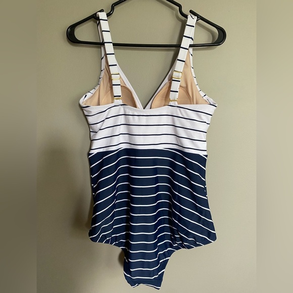 NWOT Kona Sol Swimsuit Full Coverage One Piece Striped Size L - Picture 8 of 12
